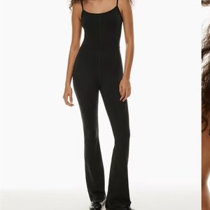 Wilfred Free
Divinity Kick Flare Jumpsuit Short
